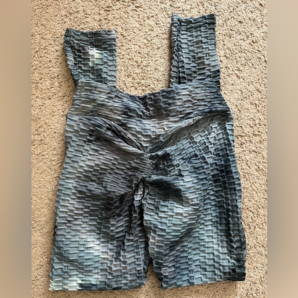 Butt Scrunch Leggings - Picture 3 of 4